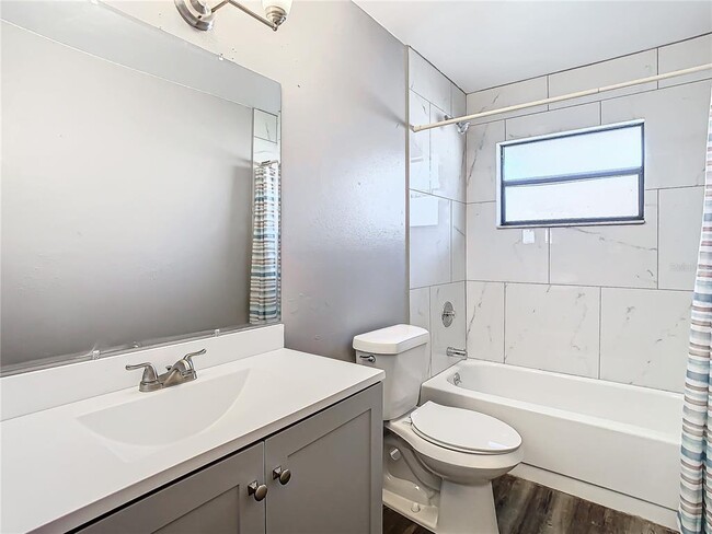 Building Photo - 7801 Rolling Grove Dr W