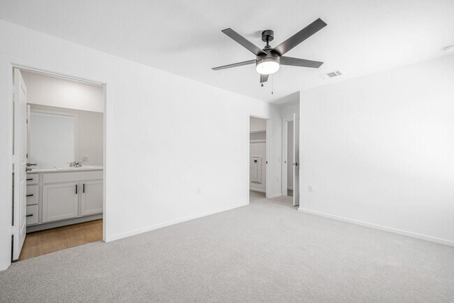 Building Photo - **Experience Modern Living in Valle Sol  T...