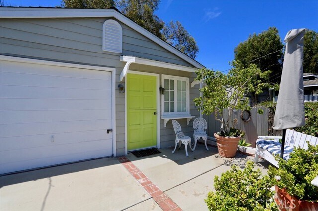 Building Photo - 460 St Ann's Dr