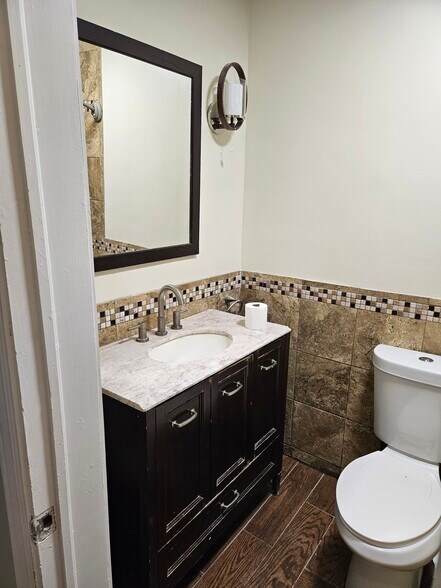 Building Photo - 1648 E 55th St