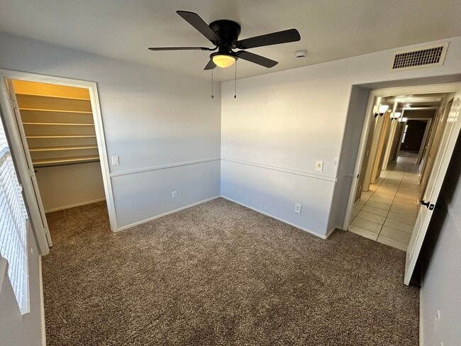 Building Photo - 3 Bed/ 2 Bath Home with Den in Arrowhead Ranch with Pool!