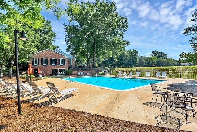 Building Photo - Spacious 2BR/2BA Condo in Prime South Charlotte Location!