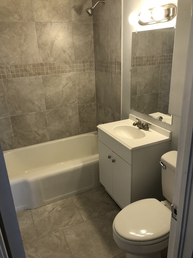 Building Photo - 3 bedroom 1 bath home