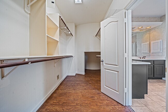 Building Photo - 9306 Lochflora Dr