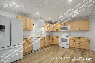 Building Photo - 134 Maple St