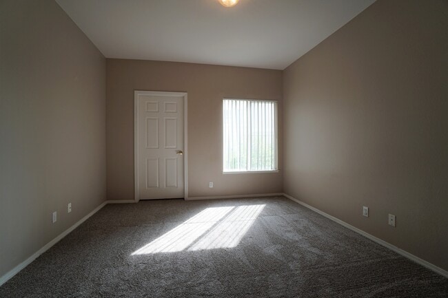 Building Photo - 3895 Strawberry Field Grove