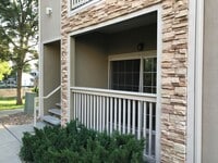 Building Photo - First Floor, Private Entry 2/2 Condominium in Gated Community
