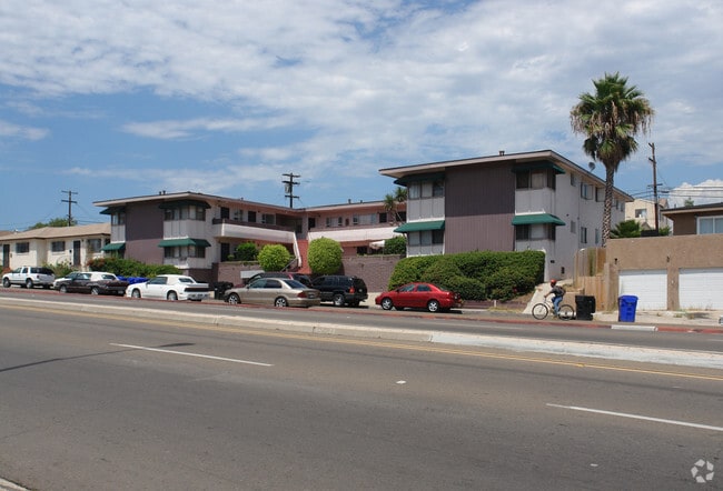 Building Photo - College Grove