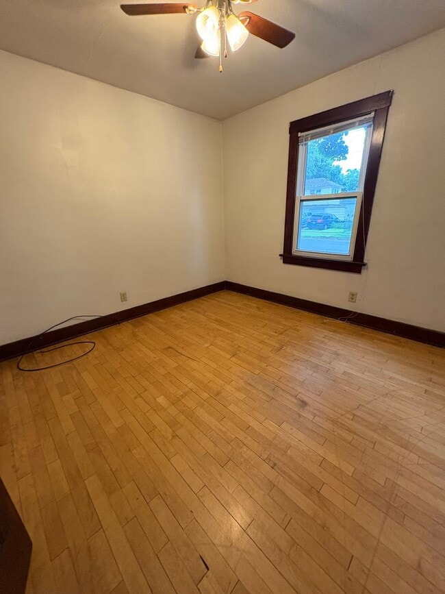 Building Photo - 2 Bedroom 1 Bathroom Single Family Home