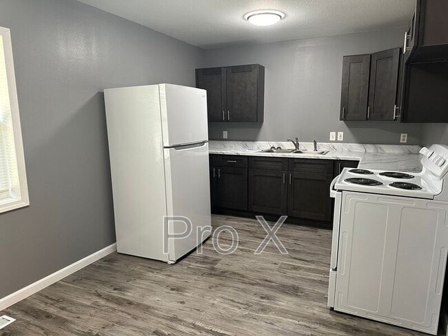 Building Photo - 825 S Cherokee St