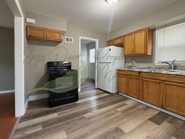 Building Photo - DUPLEX IN INDEPENDENCE