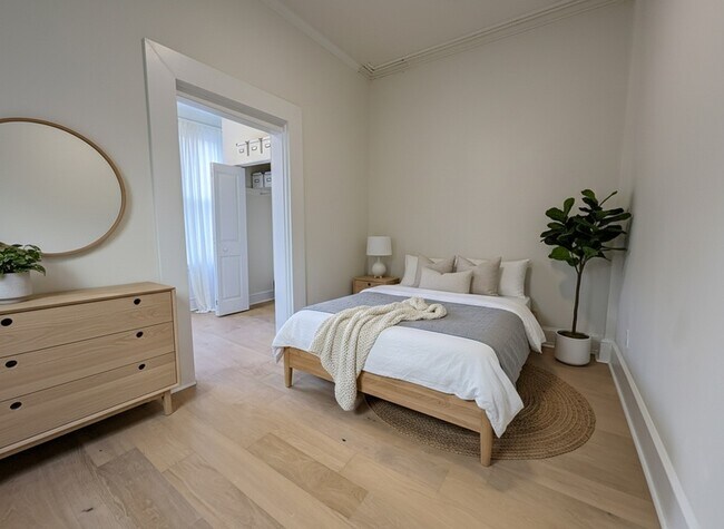 Building Photo - 2039 Green St