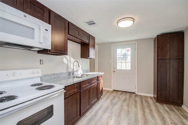 Building Photo - 1051 W Little York Rd