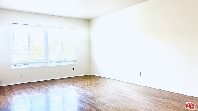 Building Photo - 1860 Alexandria Ave