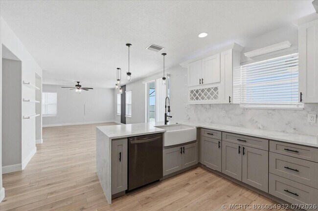 Building Photo - 9012 Orange Blossom Lp