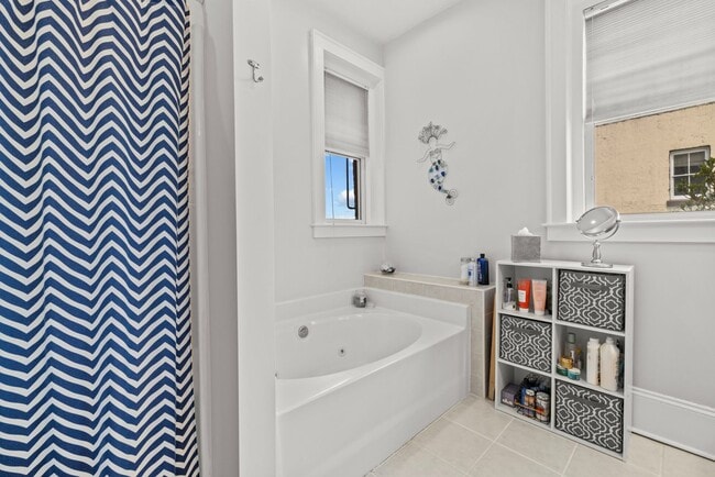 Building Photo - Amazing Garden-Style Condo Available NOW! ...