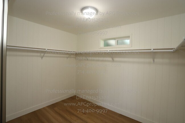 Building Photo - 919 W Wilshire Ave