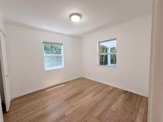 Building Photo - 1413 SW 23rd Ave