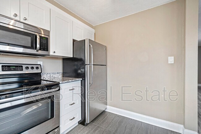 Building Photo - 29 Coulter St