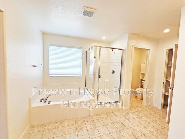 Building Photo - 3821 E Weld Ave