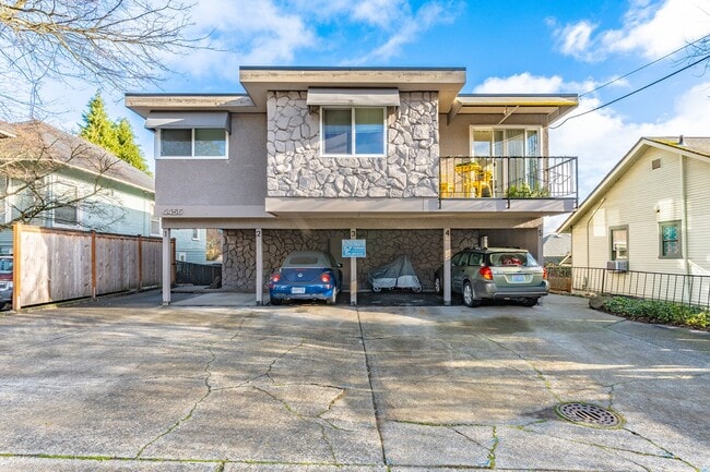 Building Photo - Whitman Apartments