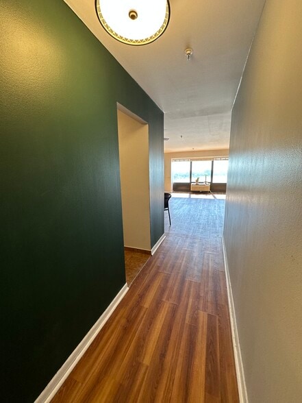 Building Photo - 300 Riverfront Dr