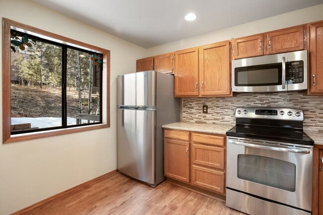 Building Photo - Beautiful Unit on Greenway for rent!
