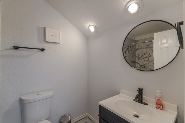 Building Photo - 16800 Sugar Pine Dr