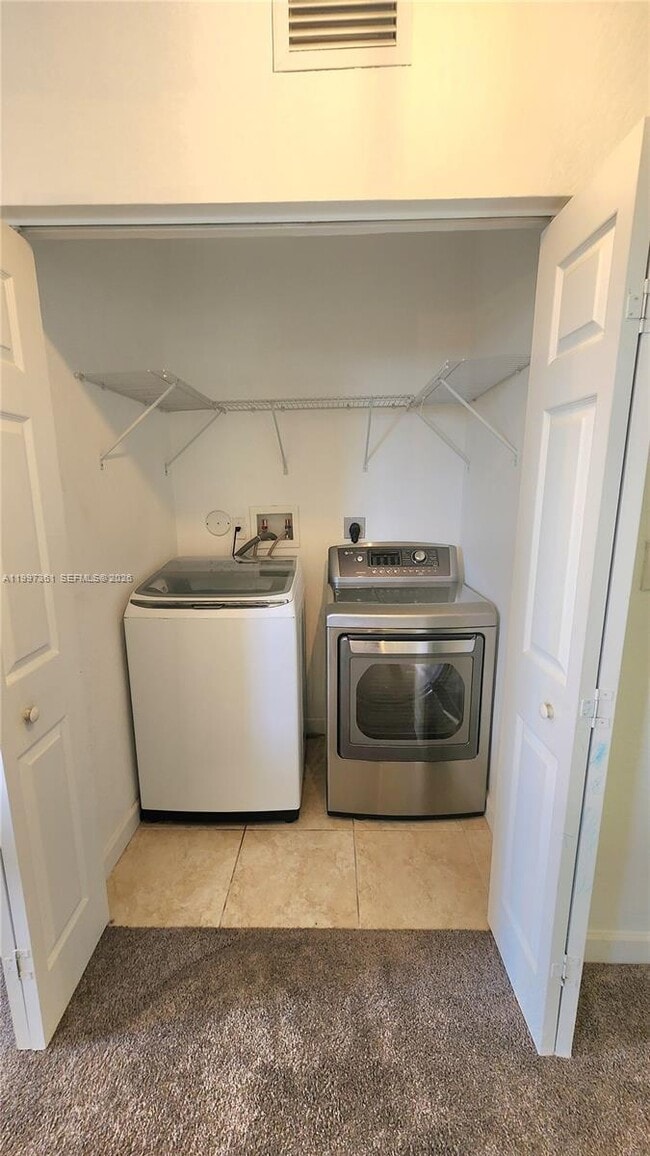 Building Photo - 343 NE 36th Terrace