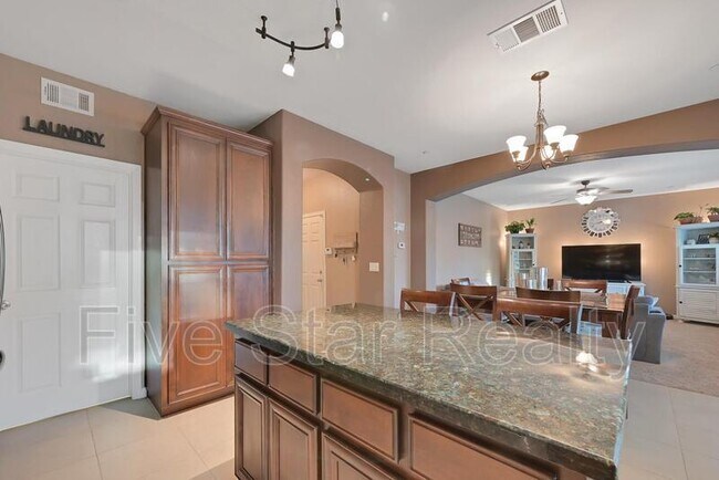 Building Photo - 5609 Peach Tree Dr