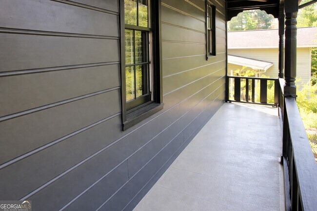 Building Photo - 257 Omega Dr