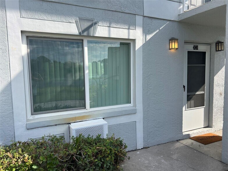 Building Photo - 4141 Dolphin Dr
