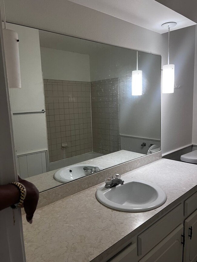 Building Photo - Edmond Home Ready for Occupancy