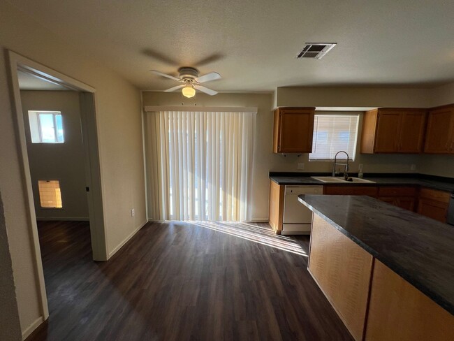 Building Photo - 3 BED 2 BATH IN TRAIL ESTATES!