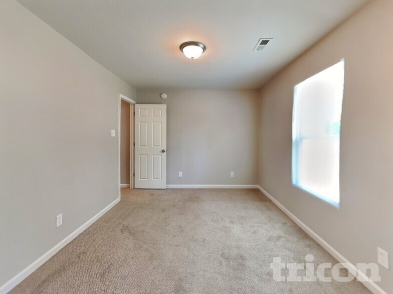 Building Photo - 1351 Waterlily Lane