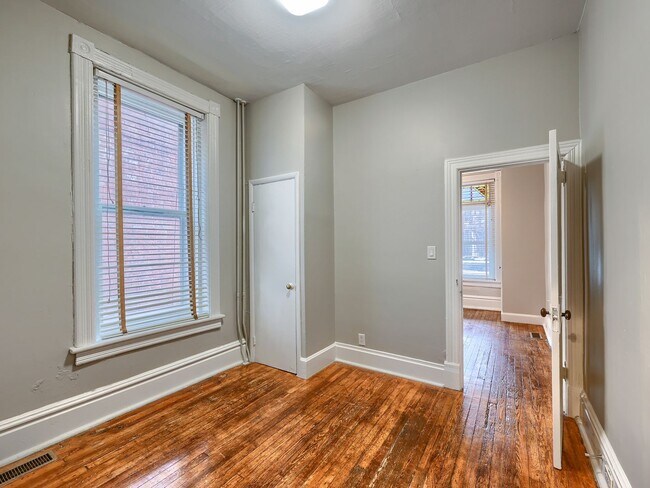 Building Photo - 1528 Green St