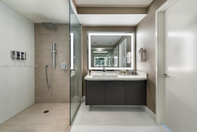 Building Photo - 300 Sunny Isles Blvd