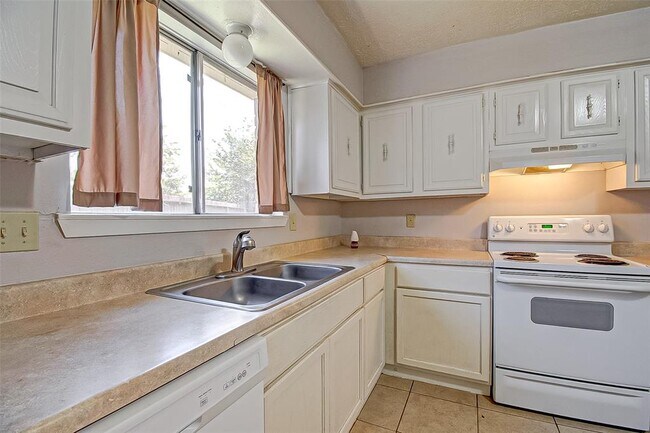 Building Photo - 11203 Doric Ct