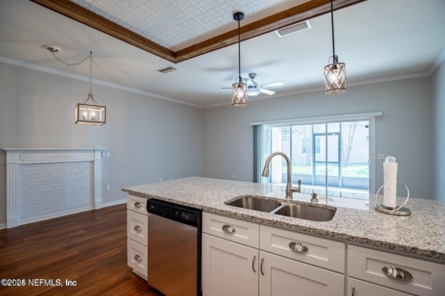 Building Photo - 721 Crystal Way