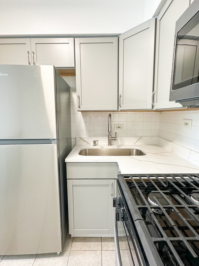 Building Photo - 4544 River Rd