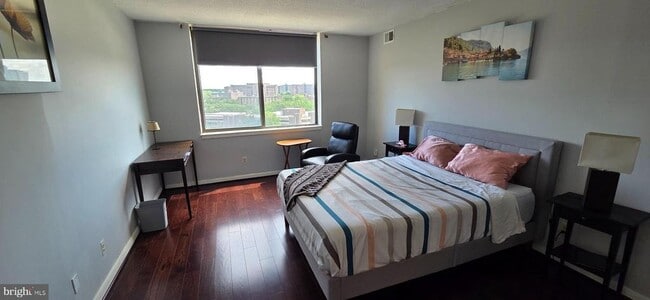 Building Photo - 3709 S George Mason Dr