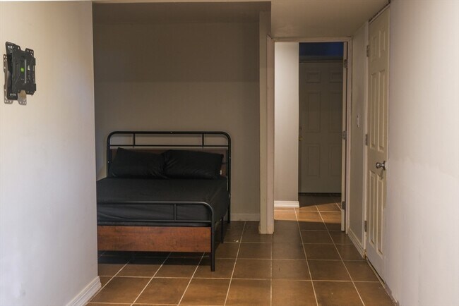 Building Photo - 26 A Batchelder St