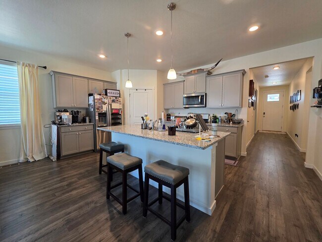 Building Photo - Beautiful Newer Build 3 Bedroom Home in Be...