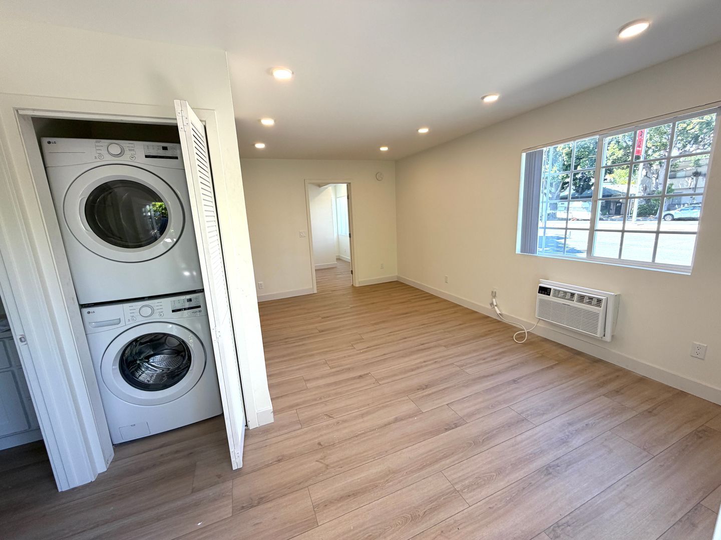 Building Photo - 1316 Venice Blvd.