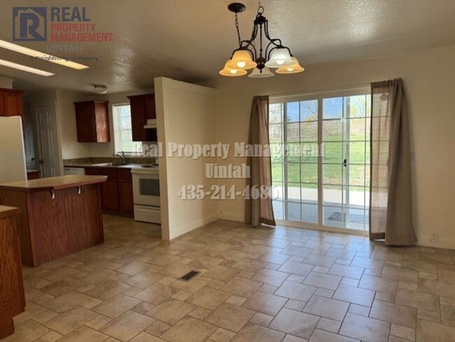 Building Photo - Cute 4 bedroom 2 bath room house