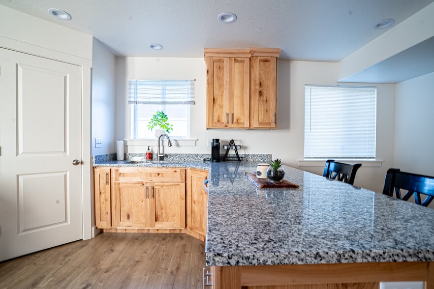 Building Photo - 355 N 2650 W