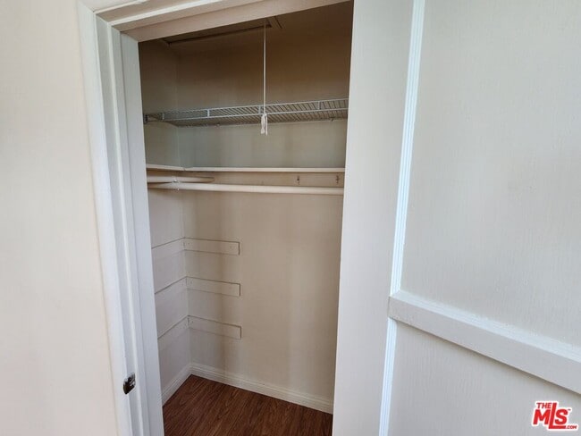 Building Photo - 5264 Cahuenga Blvd