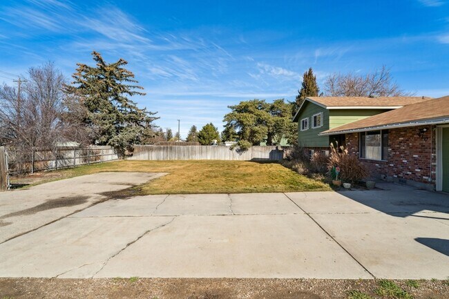 Building Photo - 420 S Five Mile Rd