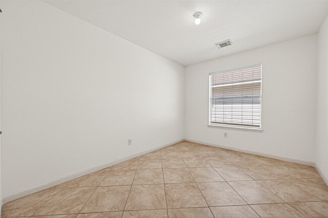 Building Photo - 11002 Bradford Way Dr