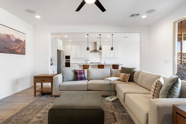 Building Photo - 9735 E Carr Peak Trl